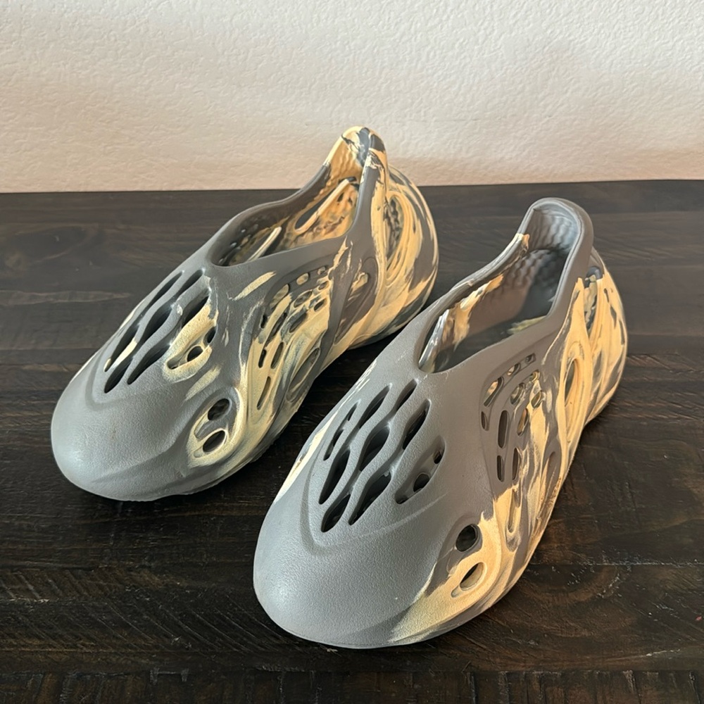 YZY FOAM RUNNERS 8 US